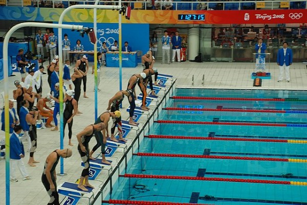 Bơi tiếp sức (Relay Swimming)